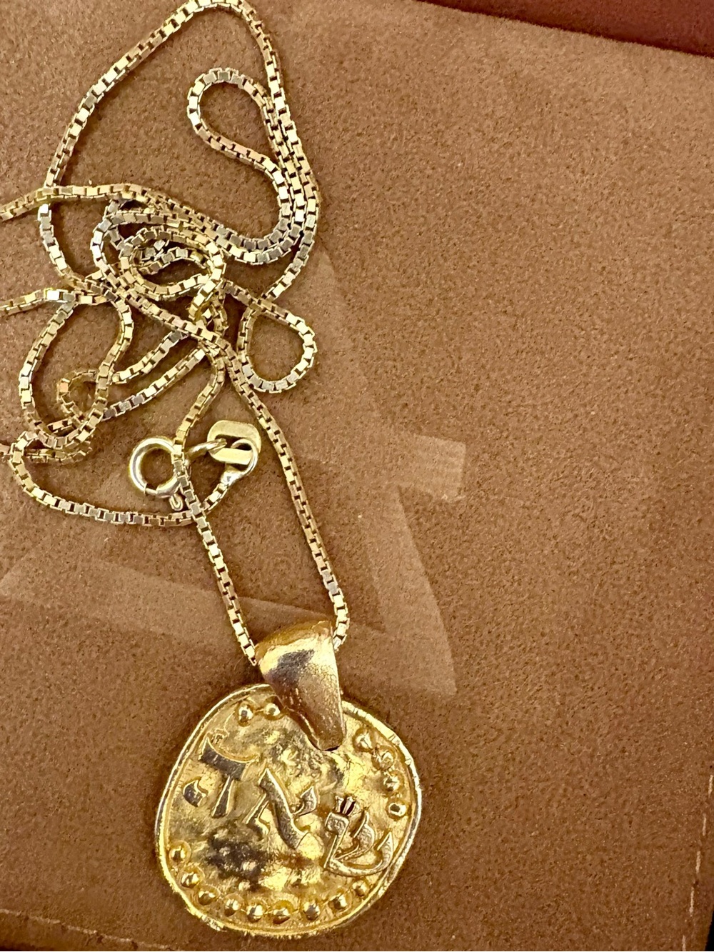 Gold Coin Medallion Pendant Necklace - Classic Women’s Jewelry